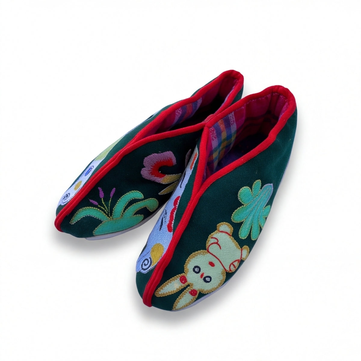 Traditional Chinese Floral Embroidered Cloth Shoes – Handmade Folk Art Slip-Ons