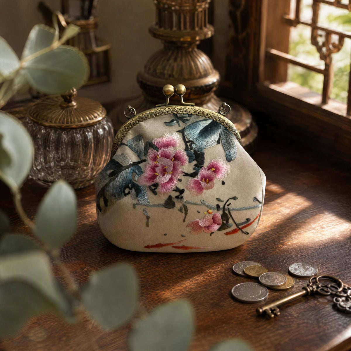 Handmade Su Embroidery Vintage Kiss Lock Floral Coin Purse