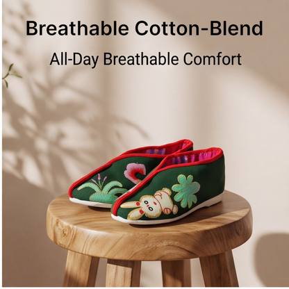 Traditional Chinese Floral Embroidered Cloth Shoes – Handmade Folk Art Slip-Ons
